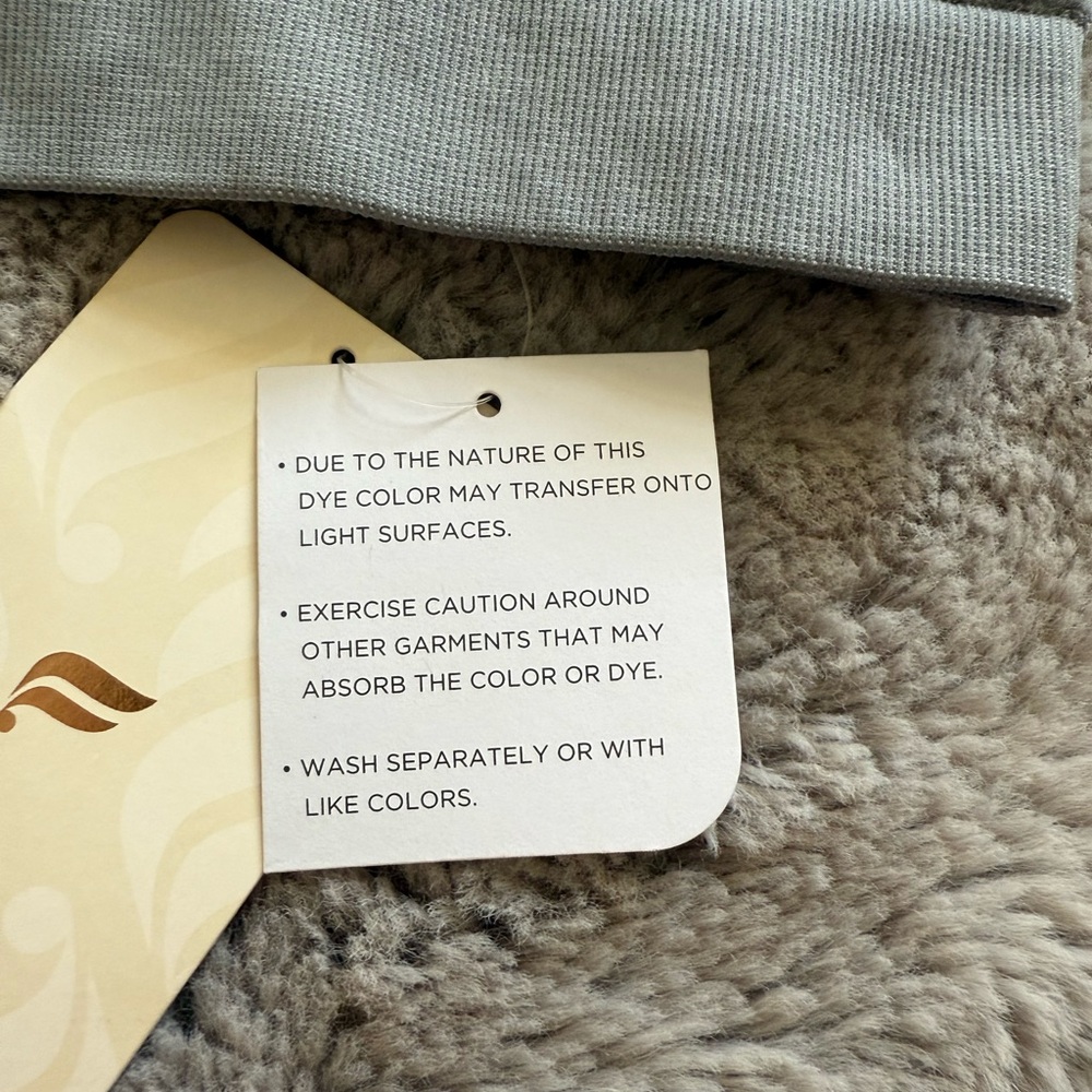 Fabletics Light Gray Ribbed Sports Bra - Picture 3 of 6